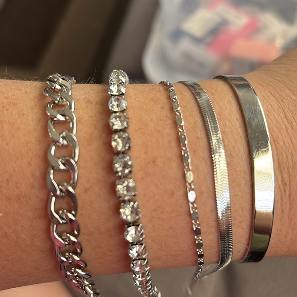 Link bracelets for women, 5 piece set, new in box! - Picture 6 of 9